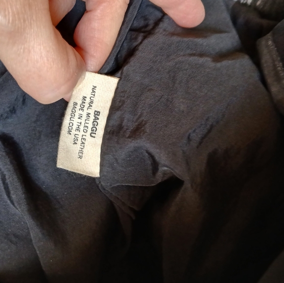 BAGGU Basic Leather Tote Bag in Black - Picture 9 of 9